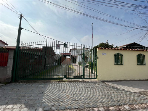 Casa Amplia En Venta De 3 Dorm. En La Granja