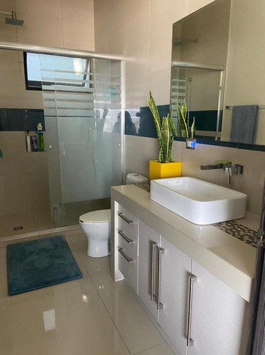 Casa Con Amplia Terraza Residencial Dinastia/san Jerónimo Con En Venta