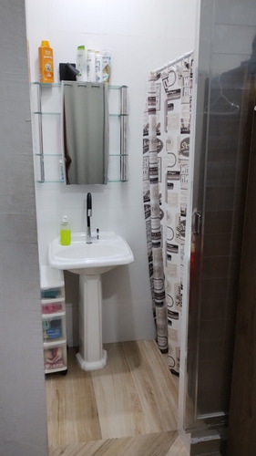 Casa 2 Dormitórios, 1 Suíte.
