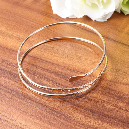 Brazalete Simple Minimalista De La Parte Superior Del Brazo