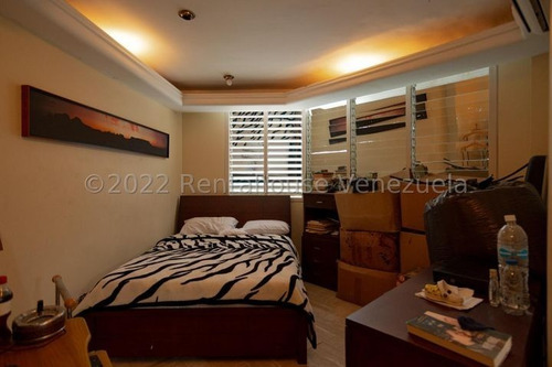 Imagen 15 de 25 de Mls #23-213 Único, Exclusivo E Inigualable Penthouse De Dos Niveles En La Mejor Ubicación De Los Chorros, Son Aproximadamente 1000 Mt 2 Con Excelente Distribución, Y De Un Gusto Impecable. Afm