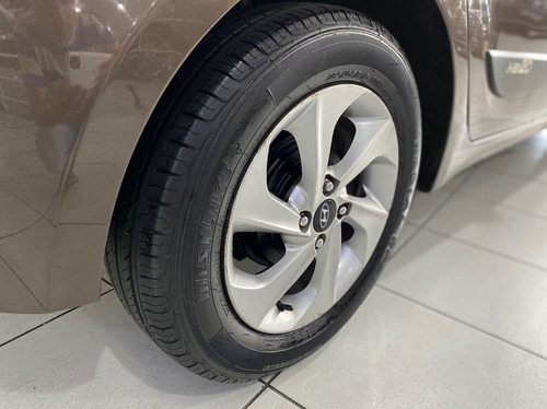 Imagem 9 de 20 de Hyundai Hb20 1.6 Comfort Style 16v 2016