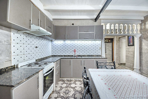 Departamento Ph · En Venta · 5 Ambientes · Luminoso, Con Estilo · En Lomas Del Mirador