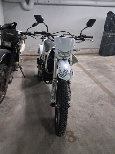 Moto Muy Cuidada Y Con Pocos Kilómetros