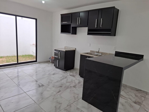 Tinajitas, Casa En Venta De Una Planta Con Alberca En Área
