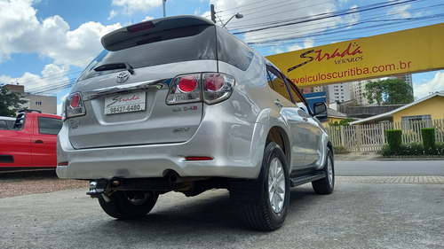 Toyota Hilux SW4 3.0 Srv 7l 4x4 Aut. 5p