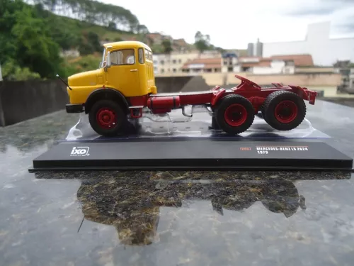 Miniatura Cavalo Mercedes Benz 1941 4 x 2 com carenagem - Branco