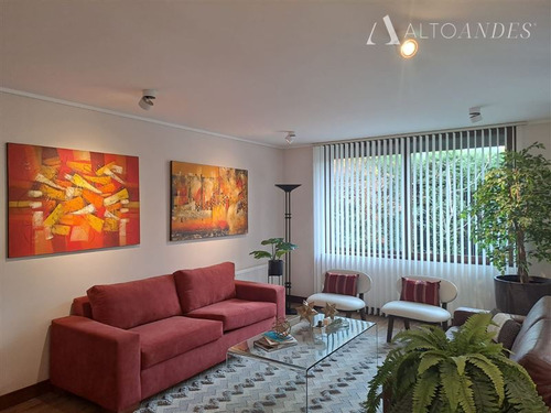 Casa En Venta De 3 Dorm. En Las Condes