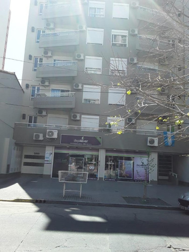 Imagen 2 de 9 de Impecable Semipiso 2 Amb Con Cochera,