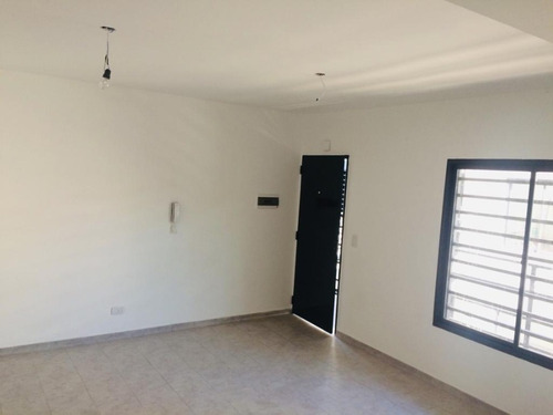 Imagen 2 de 7 de Departamento De 2 Ambientes En Venta - Moron Sur