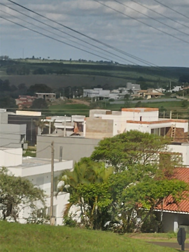 Terreno - Condomínio Luxuoso Ninho Verde I I Eco Residence-dois Clubes Com Piscinas,segurança 24 Hrs,playground,trilhas Ecológicas,ônibus Local.fotos Reais Do Terreno-quitado/iptu E Condomínio Em Dia