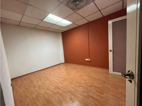 2ndo Y 3er Piso Para Uso Mixto En Renta En Jardines Del Contry, Mty.