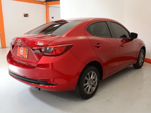 Mazda 2 Touring Sdn 1.5 At
