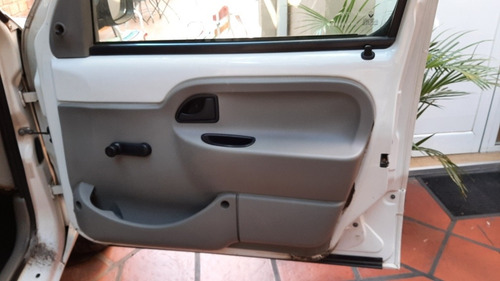 Imagen 10 de 15 de Renault Kangoo 1.6 2 Furgon Confort Cd Svt 1plc 2010