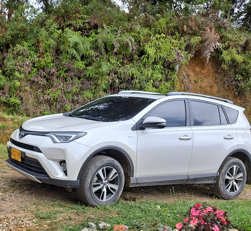 Toyota RAV4 2.5 Xroad