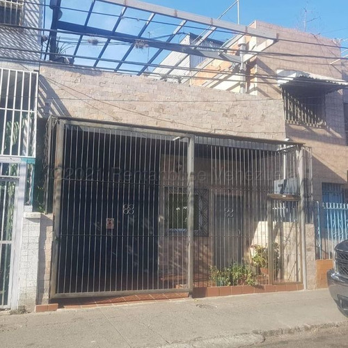 Imagen 1 de 14 de Ramiro E. Ruiz Vende Casa En Catia Mls #22-818