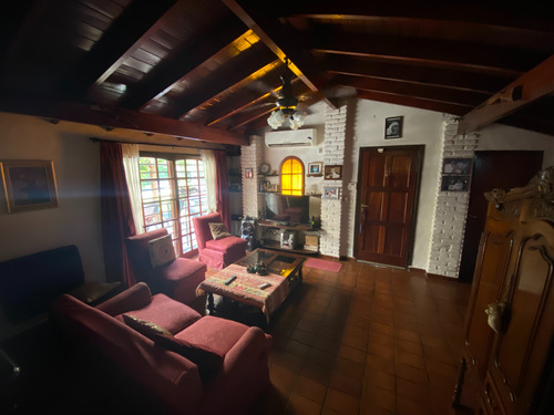 Casa 4 Amb Con Pileta Y Jardín En Barrio Montecarlo, Del Vis