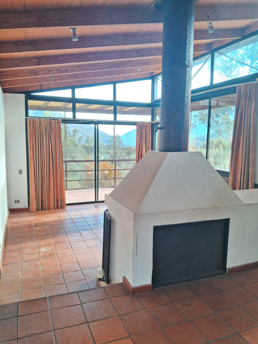 ¡disfruta De La Vida De Campo En Esta Encantadora Casa En L