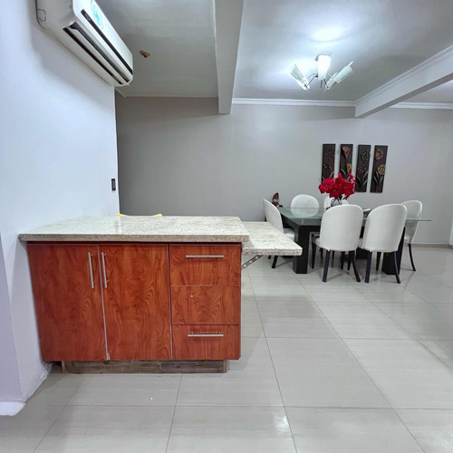 Amplio Townhouse De 3 Niveles En Residencias La Romanza