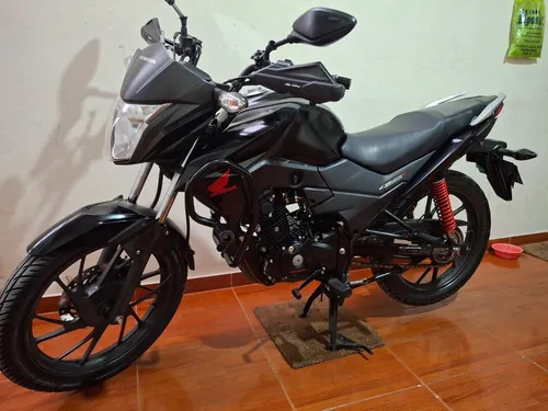 Cb 125 F Negra Con Rojo 2024, Defensas, Hand Savers Y Baúl