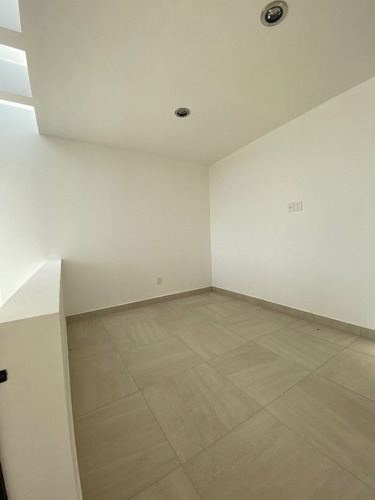 Casa En Venta En Valle De Juriquilla La Reserva, Frente A Santa Fe Juriquilla