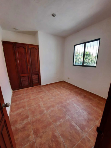 Gazcue, Alquilo Apartamento Sin Amueblar De 1 Habitación