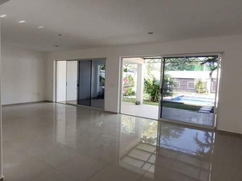 Casa Minimalista En Burgos De Cuernavaca, Temixco Morelos.