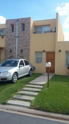 Venta Monte Grande Barrio Cerrado Los Robles Casa 2 Dormi