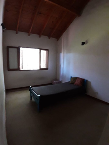 Imagen 13 de 23 de Casa En Venta De 5 Ambientes Con Cochera Y Jardín - Adrogué