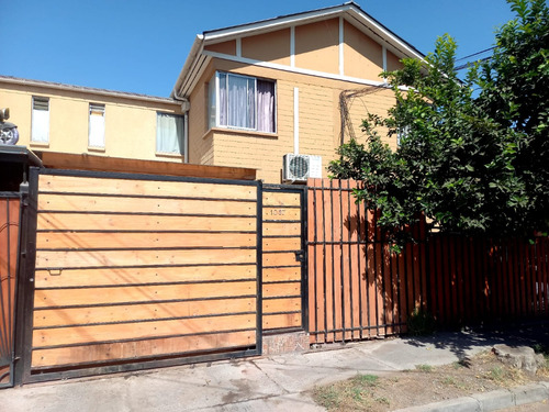 Casa De Dos Pisos Con 3 Dormitorios, 2 Baños, Quilicura