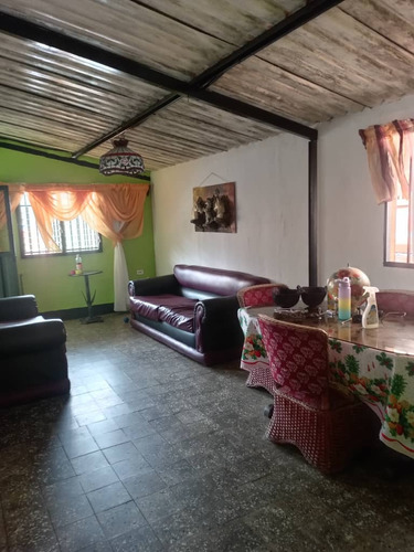Clover Inmobiliaria Vende / Casa Ubicada En Capacho - Estado Táchira