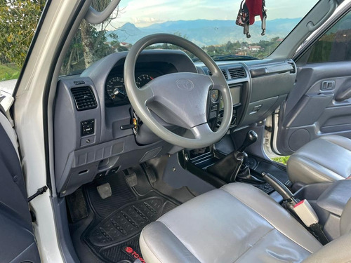 Imagen 11 de 19 de Toyota Prado 2005 2.7 Sumo