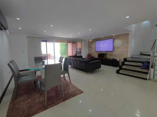 Townhouse En Venta 250m2 En Urb. Hatillo Tepuy La Unión El Hatillo