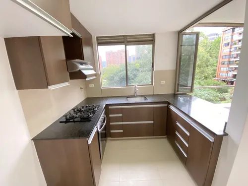 Apartamento En Arriendo Ubicado En El Poblado Sector Los Balsos (27090).