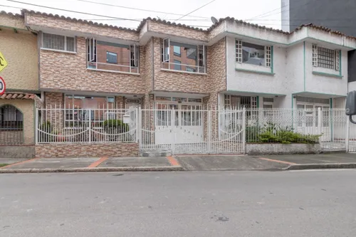 Casa En Venta En Quinta Paredes. Cod V8413