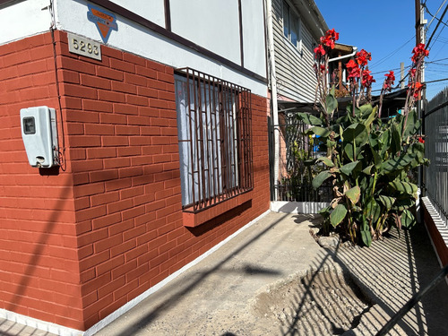 Práctica Casa Recién Renovada A Pasos Metro Las Parcelas