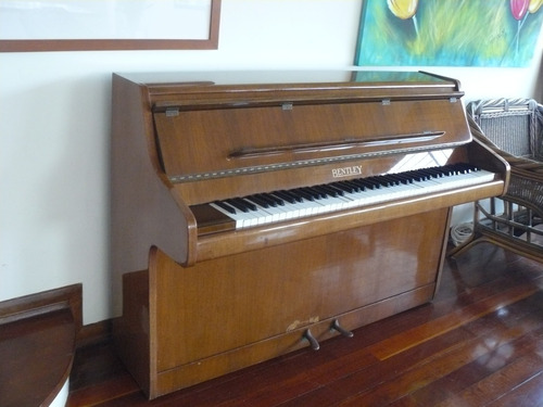Piano Vertical Bentley
