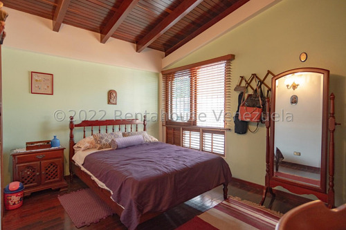 Stephany La Roche Casa En Venta En Santa Paula Mls #23-668