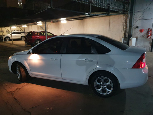Ford Focus Exe 2.0 4p Ghia Mt