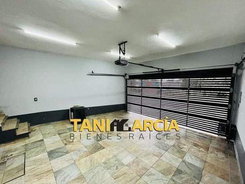 Vendo Casa Excelente Ubicación, Frente A Plaza Shangrila