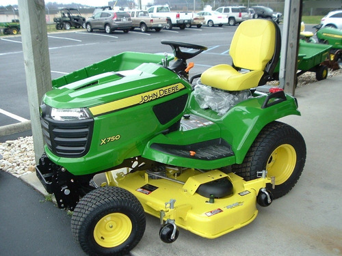 Tractor John Deere X750
