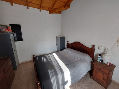 Vendo Casa Con 3 Habitaciones Y Cochera