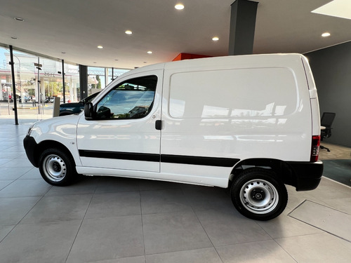 Imagen 4 de 16 de Berlingo Furgon Vti 115 Business Furgon 2023 0km Ciudadela
