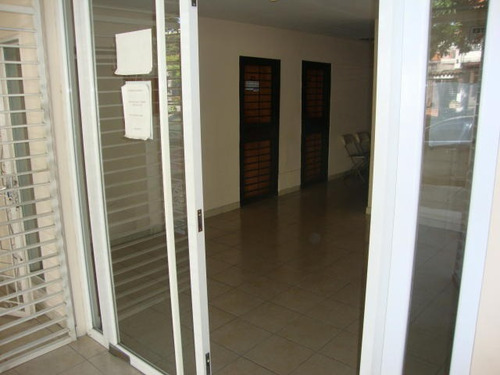 Imagen 3 de 30 de Jg López**/ Edificio En Venta Este Barquisimeto, Tlf. 0414-5533925 Cod. # 21-11613 $ 200000, 14 Baños, 12 Oficinas. Tiene Tanque De Agua 50000lts. Locales Y Mas. 390 M² Lara, Venezuela