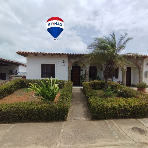 Re/max 2mil Vende Casa En El Conjunto Residencial El Encanto, Avenida 31 De Julio, Sector Guatamare. Isla De Margarita, Estado Nueva Esparta 