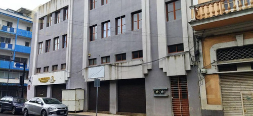 Edificio De 3 Pisos En Venta, Ebicado En El Centro Histórico De Veracruz, Cuenta Con Locales Y Oficinas
