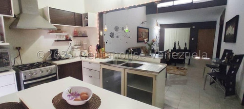 Imagen 20 de 30 de Casas En Venta Urb Privada El Amanecer Cabudare Lara. 3 Habitaciones 2 Baños 2 P/e Cod # 22-663 Katty Vasquez Rentahouse 412-1498654 En Excelentes Condiciones Al Mejor Precio De Oportunidad, Inversion