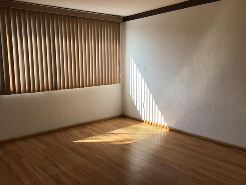 Imagen 9 de 13 de Casa En Renta En Metepec, Fracc. Olivar Del Prado A 2 Min. De Av. Lerma Rápida Salida A Ciudad De México. Cerca De Colegios, Servicios, Parques A 2 Cuadras Del Nuevo Continente