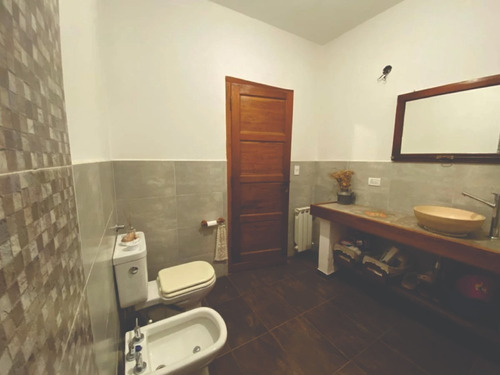 Imagen 3 de 30 de Ferreyra, Casa De 2 Dormitorios Más Departamento De 1 Dormitorio Y Escritorio