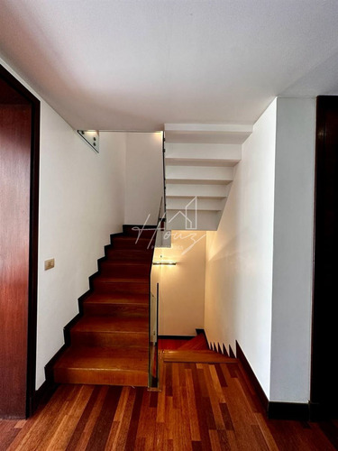 Duplex En Venta De 5 Dorm. Valle Escondido Lo Barnechea